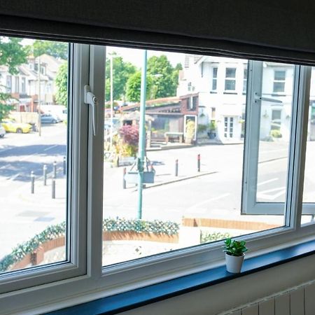 Intimate Entire Flat 9-Min Walk To Boscombe Beach Bournemouth Exterior foto