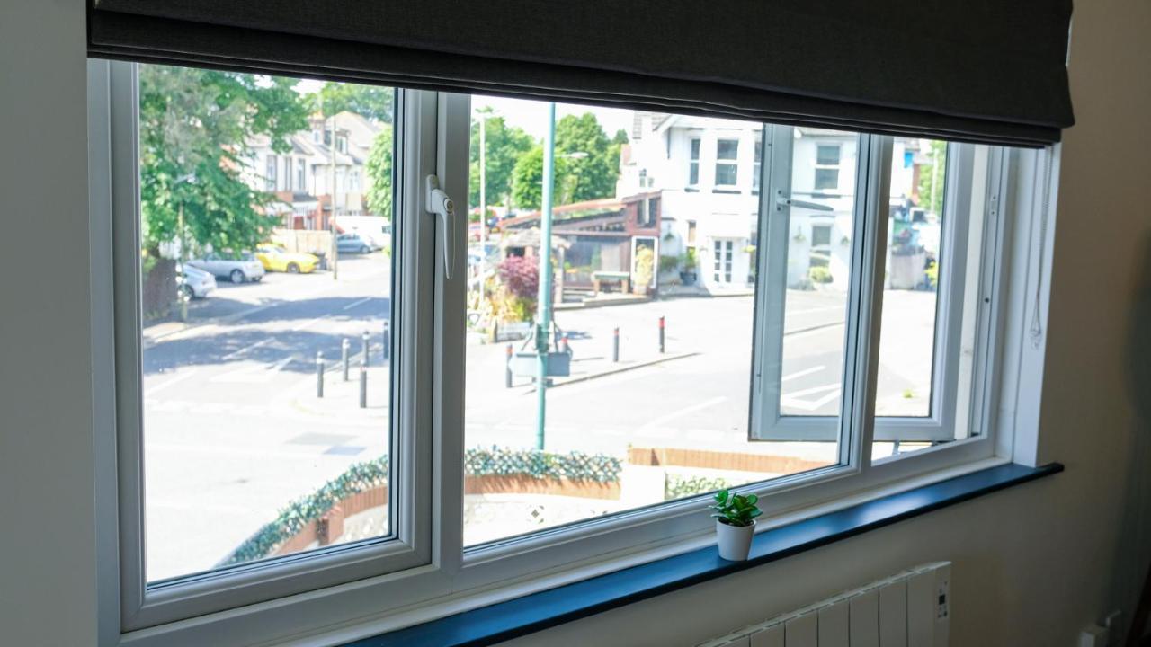 Intimate Entire Flat 9-Min Walk To Boscombe Beach Bournemouth Exterior foto